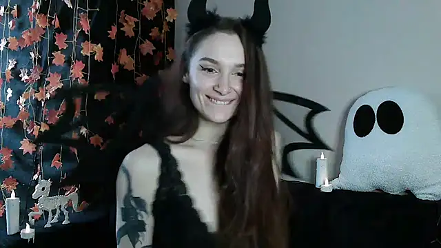   Leyla   online show from October 2025 01:40:02 PM