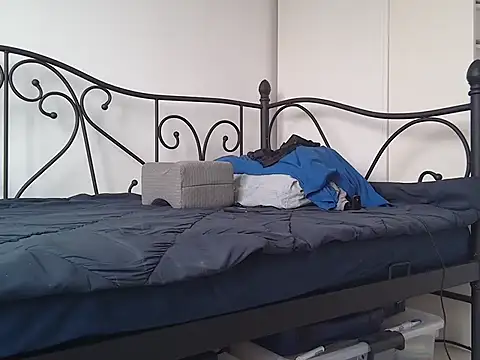 Snapshot of Handsomernguy chatting on February 2026 08:32:02 AM Handsomernguy online show from February 2026 08:32:02 AM