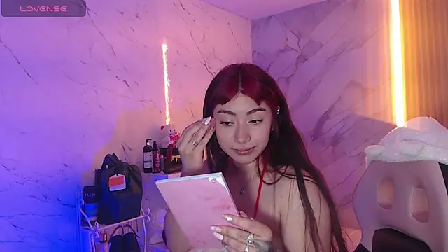 Sophia tf online show from November 2025 01:11:01 PM