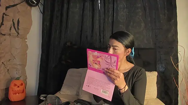 Tiffany Nm online show from October 2025 01:02:02 PM