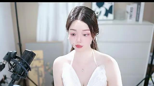 Snapshot of abbyli12 chatting on October 2025 03:18:01 PM abbyli12 online show from October 2025 03:18:01 PM