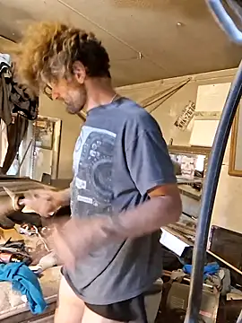 bearded cross online show from April 2026 03:12:01 PM