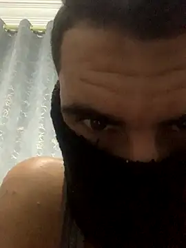 3Omar45 online show from November 2025 09:48:02 PM