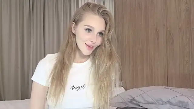 Snapshot of Brigitte_Bardot chatting on September 2025 06:13:01 AM Brigitte Bardot online show from September 2025 06:13:01 AM