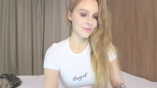 Snapshot of Brigitte_Bardot chatting on September 2025 06:37:02 AM Brigitte Bardot online show from September 2025 06:37:02 AM