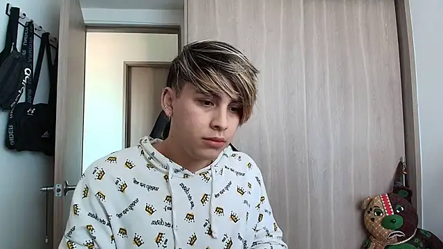 brunothompson3 online show from September 2025 08:10:01 PM