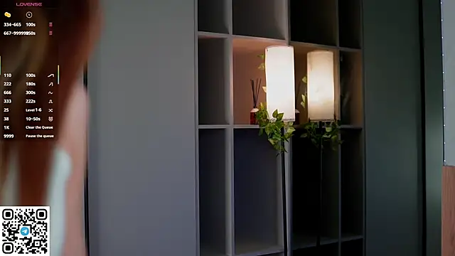 Quinavelle online show from December 2025 06:30:02 AM