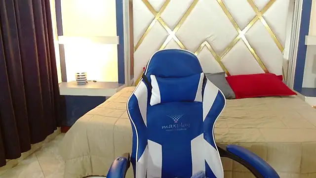 Snapshot of veronica_em1 chatting on February 2026 01:33:02 PM veronica em1 online show from February 2026 01:33:02 PM