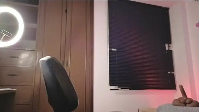 Snapshot of MiaCollinssx chatting on March 2026 12:45:01 PM MiaCollinssx online show from March 2026 12:45:01 PM