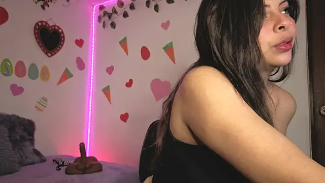 Snapshot of MiaCollinssx chatting on April 2026 03:57:02 PM MiaCollinssx online show from April 2026 03:57:02 PM