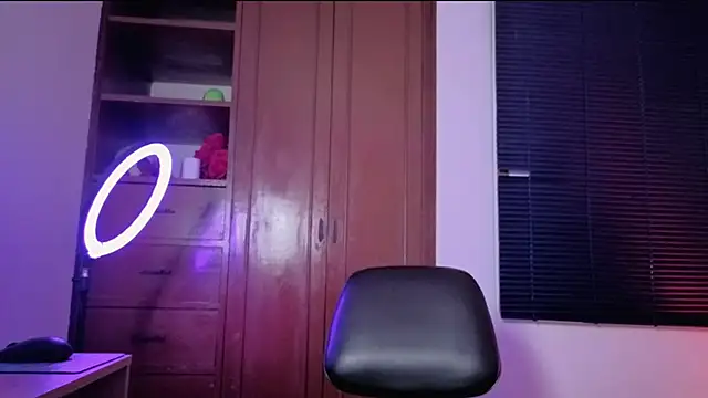 Snapshot of MiaCollinssx chatting on April 2026 02:32:01 PM MiaCollinssx online show from April 2026 02:32:01 PM