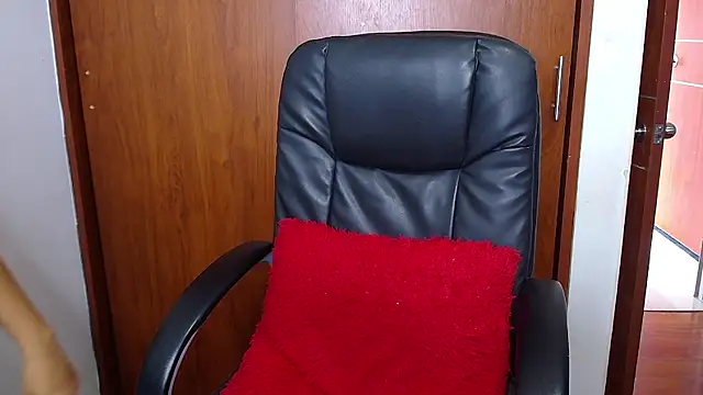 melikaronit2 online show from October 2025 06:20:01 PM