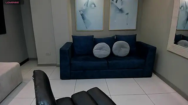 Snapshot of LeahNovac chatting on November 2025 11:20:01 AM LeahNovac online show from November 2025 11:20:01 AM