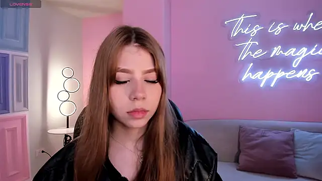 Snapshot of TiffannySins chatting on March 2026 11:08:01 PM TiffannySins online show from March 2026 11:08:01 PM