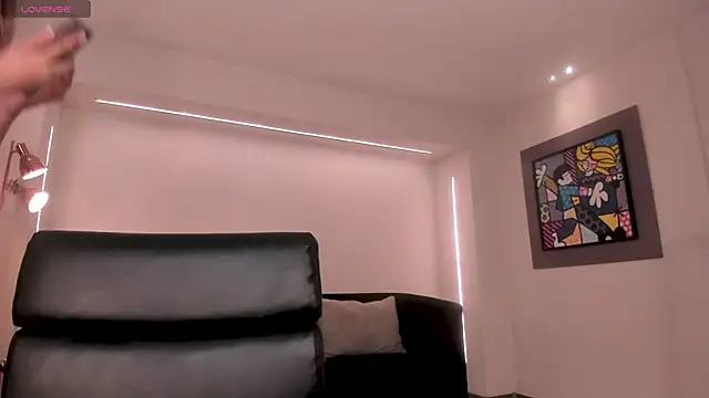 Snapshot of TiffannySins chatting on March 2026 03:24:02 AM TiffannySins online show from March 2026 03:24:02 AM