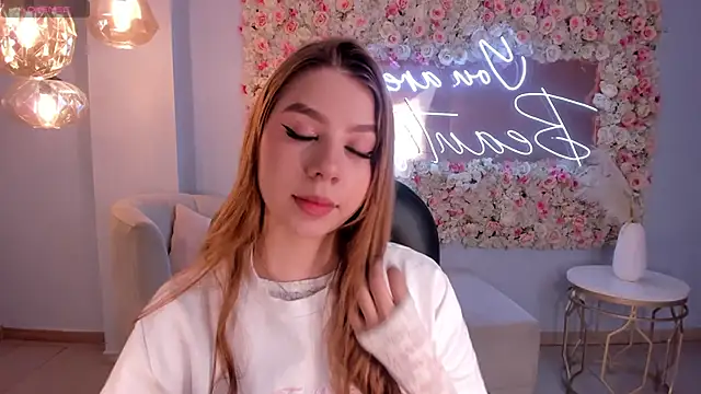 Snapshot of TiffannySins chatting on March 2026 04:18:01 AM TiffannySins online show from March 2026 04:18:01 AM