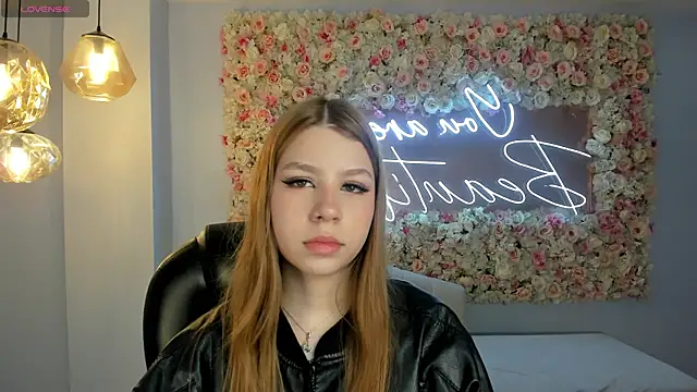 Snapshot of TiffannySins chatting on March 2026 03:28:02 AM TiffannySins online show from March 2026 03:28:02 AM