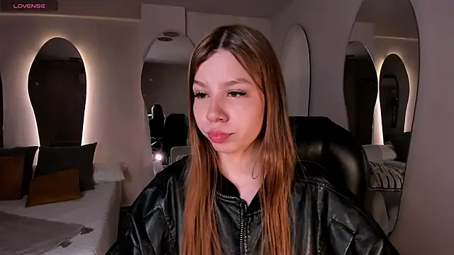 Snapshot of TiffannySins chatting on April 2026 03:40:02 AM TiffannySins online show from April 2026 03:40:02 AM