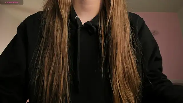 Snapshot of TiffannySins chatting on April 2026 11:24:01 PM TiffannySins online show from April 2026 11:24:01 PM