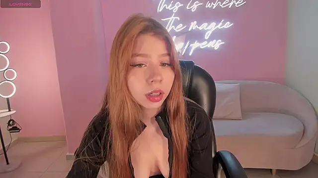 Snapshot of TiffannySins chatting on April 2026 06:19:01 AM TiffannySins online show from April 2026 06:19:01 AM