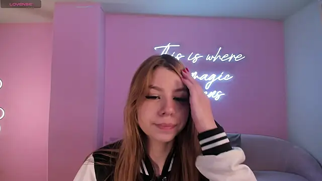 Snapshot of TiffannySins chatting on April 2026 04:28:01 AM TiffannySins online show from April 2026 04:28:01 AM