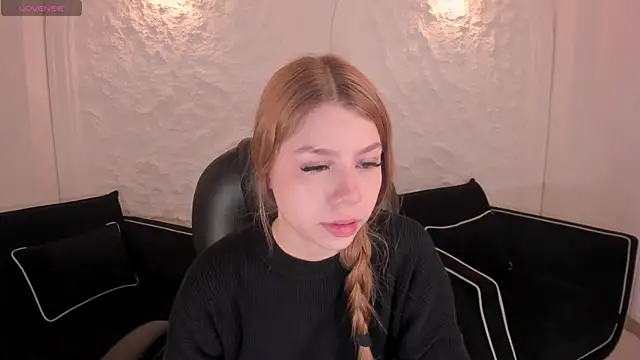 Snapshot of TiffannySins chatting on April 2026 04:18:02 AM TiffannySins online show from April 2026 04:18:02 AM