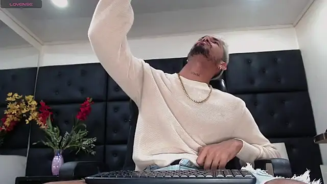 StivBigCock online show from October 2025 02:11:02 AM