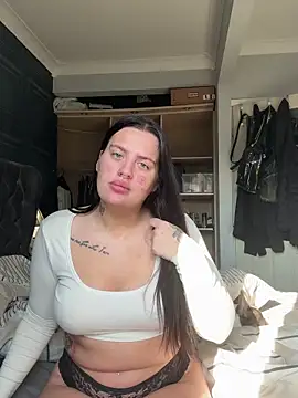 Snapshot of Victoriasteel chatting on September 2025 09:03:01 AM Victoriasteel online show from September 2025 09:03:01 AM