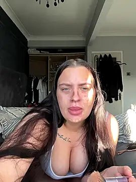 Snapshot of Victoriasteel chatting on November 2025 09:22:01 AM Victoriasteel online show from November 2025 09:22:01 AM