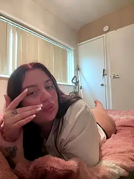 Snapshot of Victoriasteel chatting on November 2025 09:53:01 AM Victoriasteel online show from November 2025 09:53:01 AM