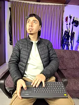 abnerdam01 online show from September 2025 10:53:02 AM