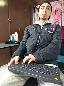 abnerdam01 online show from October 2025 11:58:02 AM