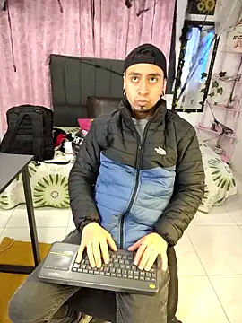 abnerdam01 online show from October 2025 12:29:01 PM