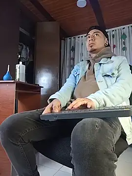 abnerdam01 online show from November 2025 01:11:01 PM