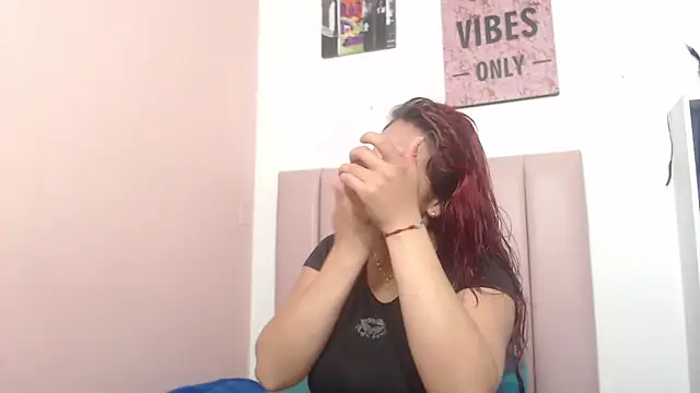 Snapshot of Chloe_Wiild chatting on November 2025 03:20:02 AM Chloe Wiild online show from November 2025 03:20:02 AM