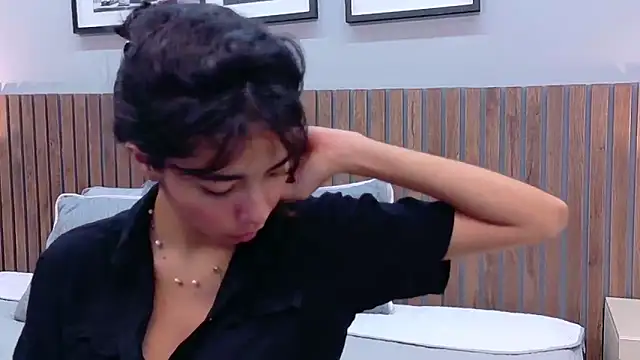 luna roja25 online show from March 2026 12:44:01 PM