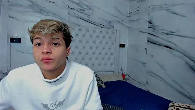 Ari and Storm online show from September 2025 01:23:01 PM