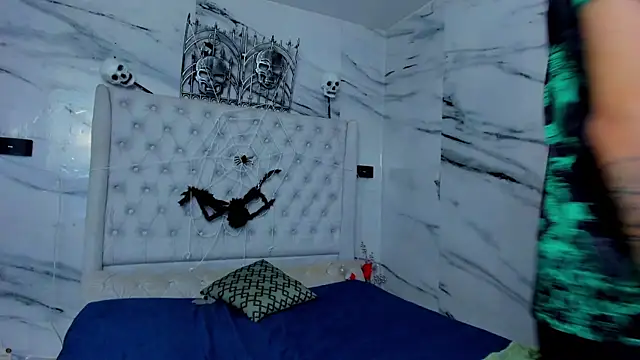 Ari and Storm online show from November 2025 06:52:02 PM