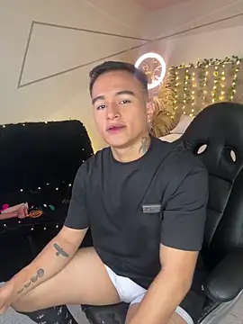 LiamDeep online show from December 2025 09:44:01 PM