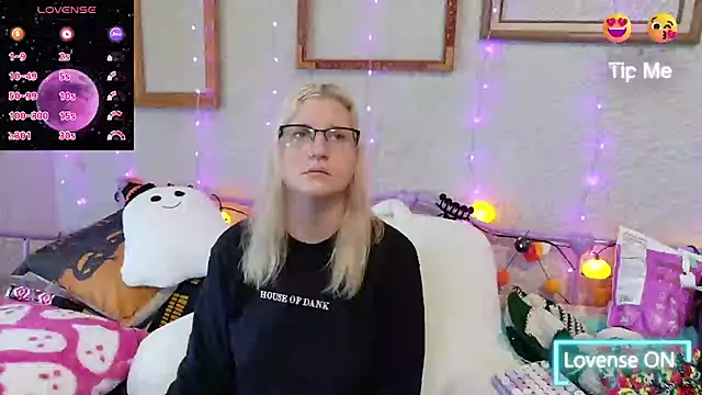 Snapshot of samanthamalichite chatting on October 2025 01:44:01 PM samanthamalichite online show from October 2025 01:44:01 PM