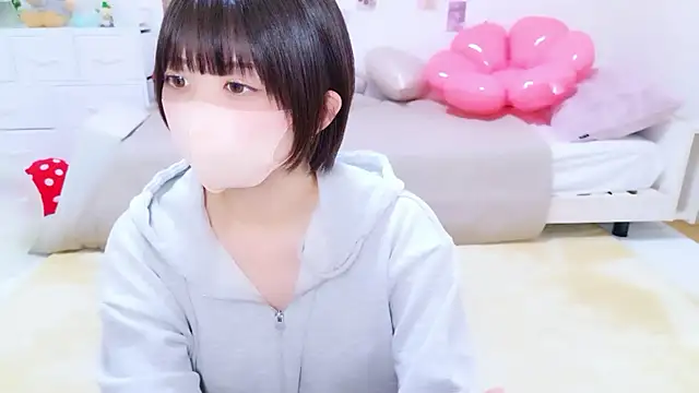 Hinata Sun online show from April 2026 12:45:01 AM