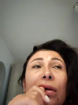 mia mancinii online show from April 2026 04:37:02 PM