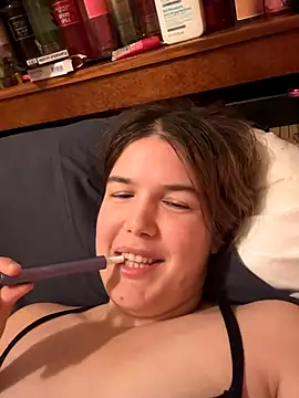 Snapshot of IssadoraaPink chatting on October 2025 05:20:02 PM IssadoraaPink online show from October 2025 05:20:02 PM