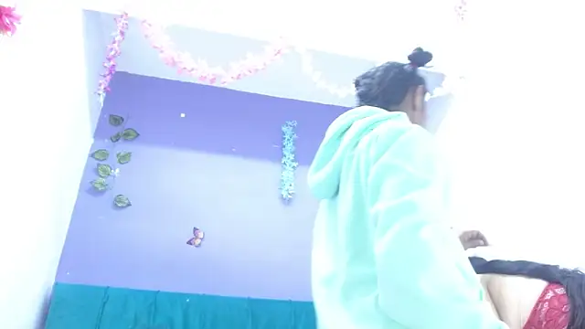 andrealopezcm101 online show from November 2025 11:32:02 AM