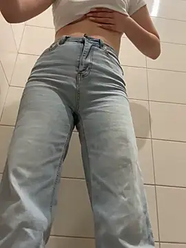 Cumonmme online show from November 2025 08:07:01 PM