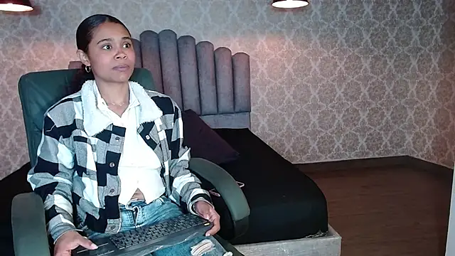 Kristall 06 online show from October 2025 03:15:02 AM