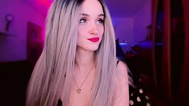 Snapshot of MistressJolie chatting on February 2026 04:51:01 PM MistressJolie online show from February 2026 04:51:01 PM