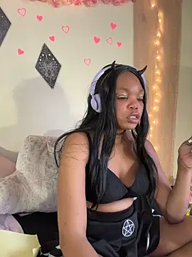 LunaNova999 online show from November 2025 07:35:01 PM