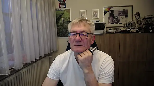 Snapshot of randyandy67 chatting on October 2025 06:10:01 AM randyandy67 online show from October 2025 06:10:01 AM