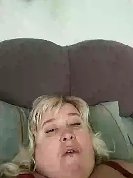 GlamMilena online show from December 2025 12:11:02 PM